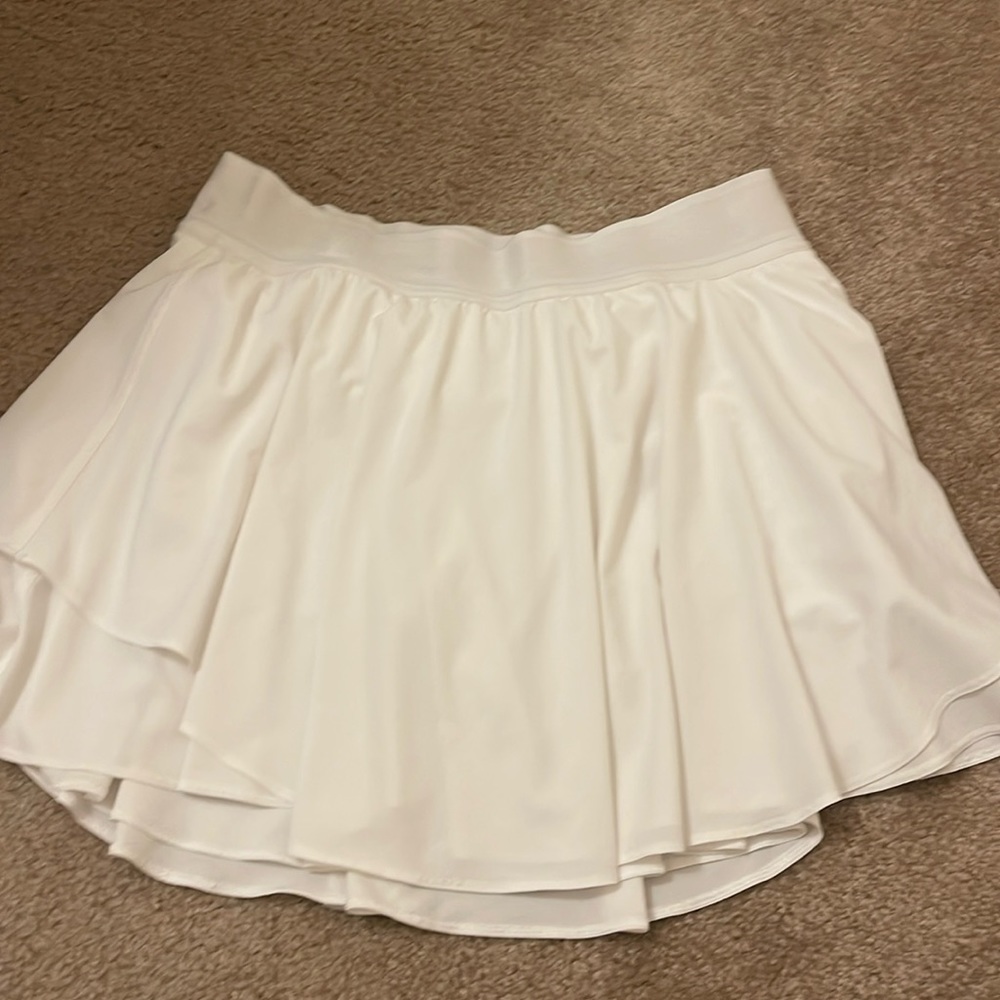 White Lululemon Skirt w built in shorts